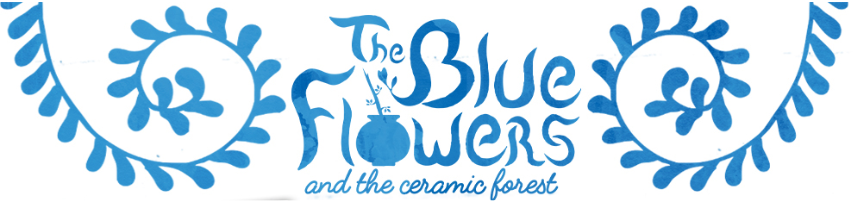 The blue flowers and the ceramic forest, où l’art de raconter la peinture sur argile
